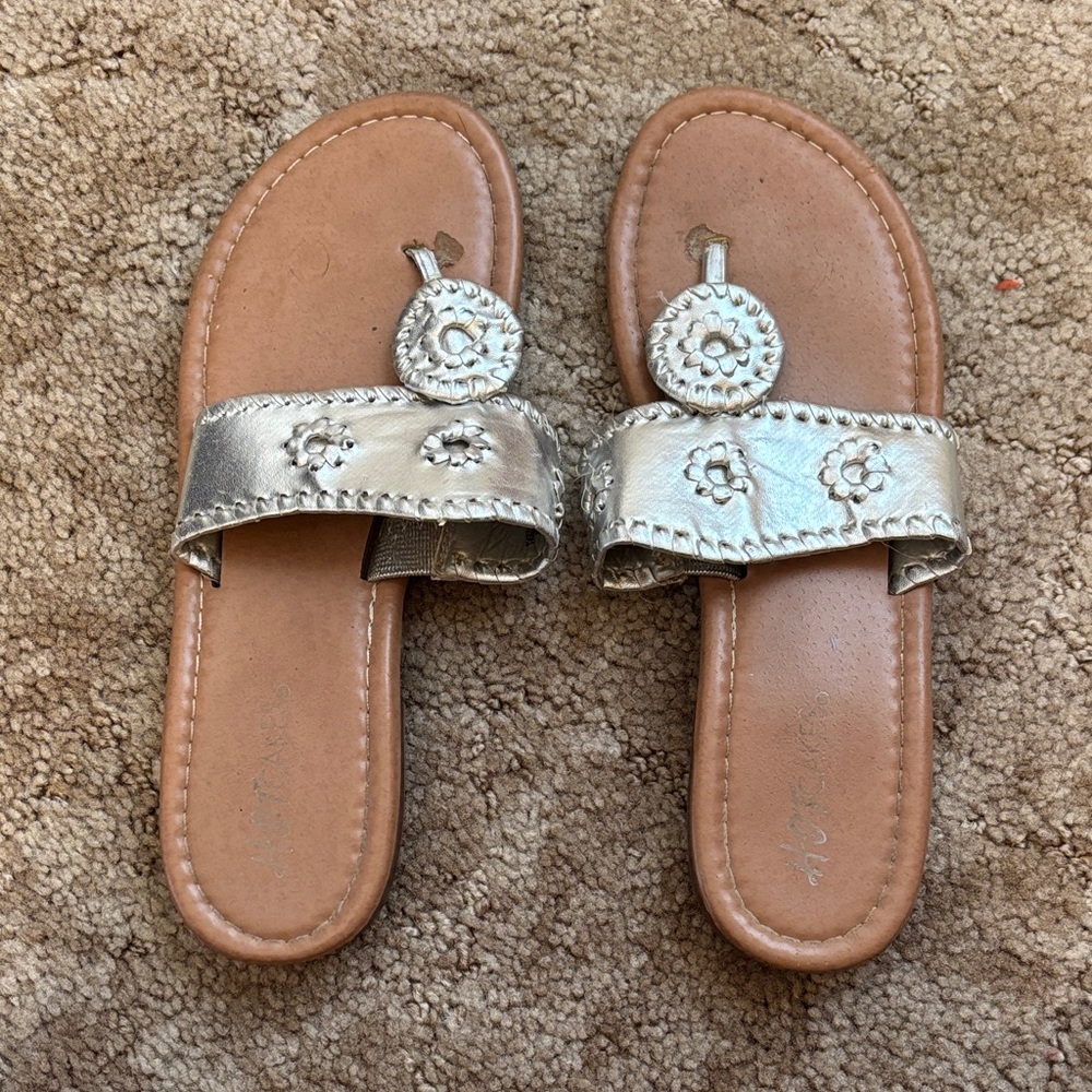 Hot Cakes Women’s 7.5 Silver Sandals